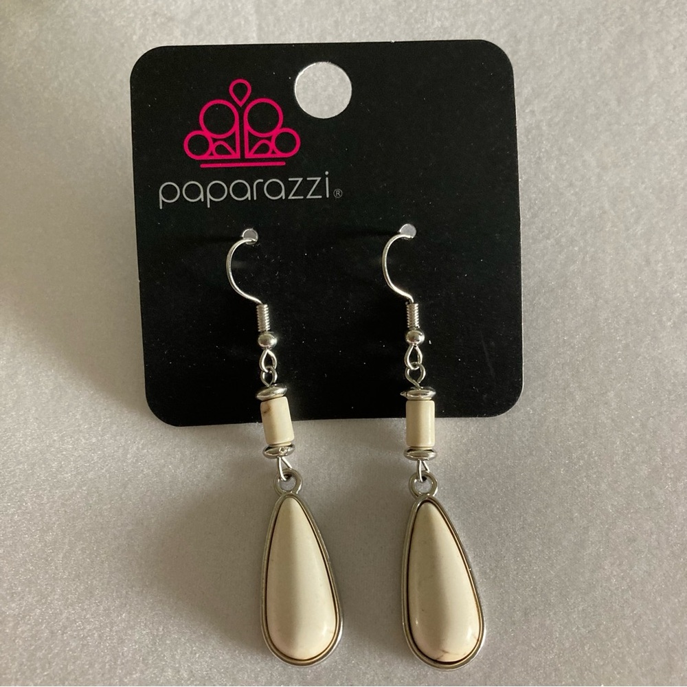 NWT Crackle Stone White Dangle Earrings